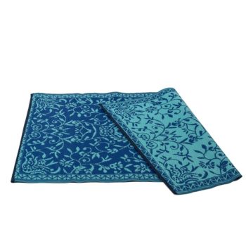 Reversible plastic rug for outdoor and indoor decoration