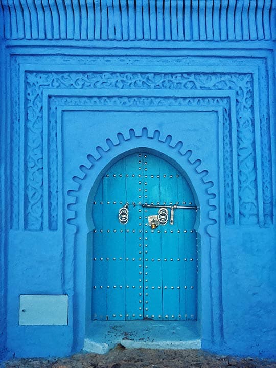 Puerta pintada de azul en Chefchaouen