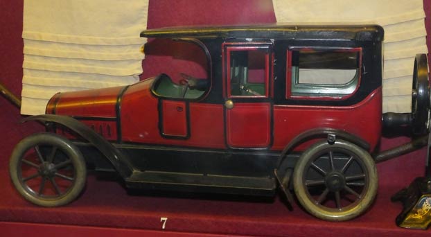 Limousine car toy from 1916