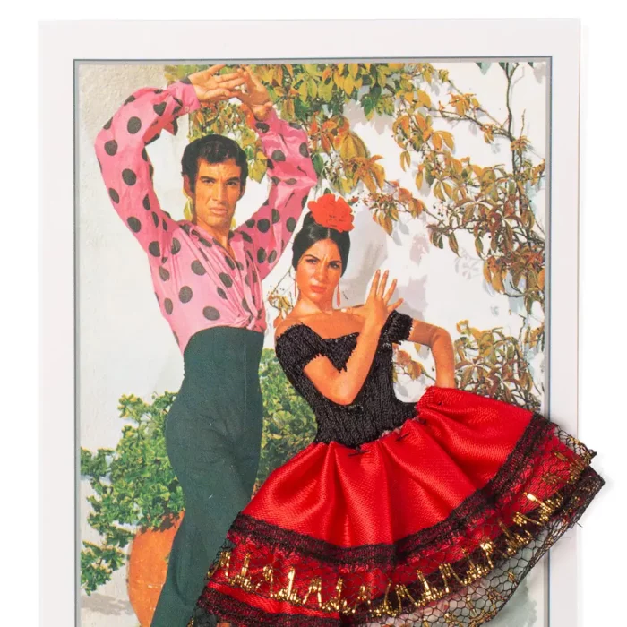 Postal flamenca bordada con tela de encaje, producto kitsch español.